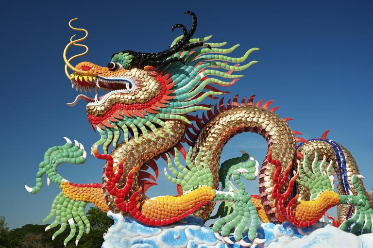 属龙人的终身贵人是谁（龙人一生贵人运解析）  第1张